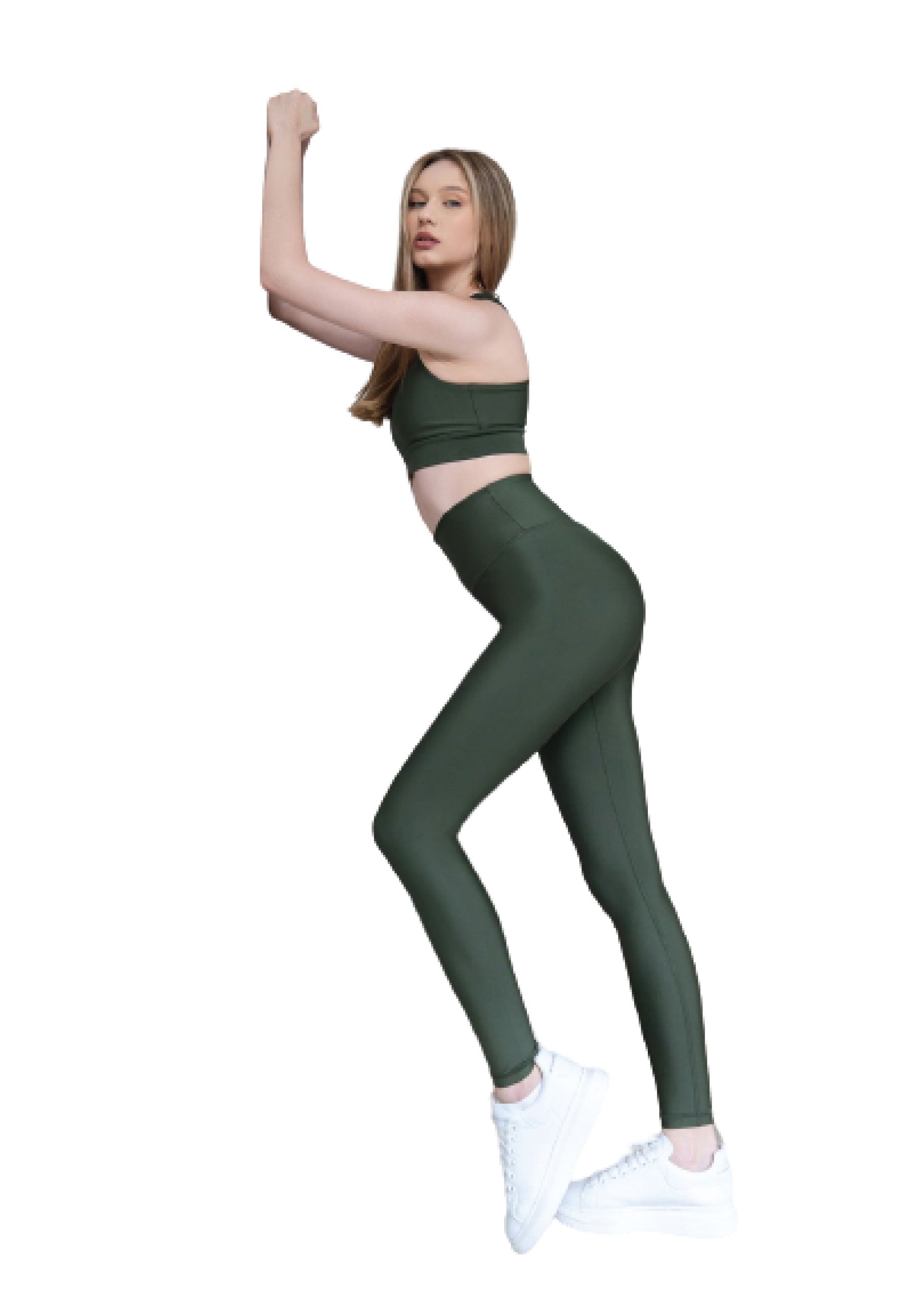 Eine Person posiert vor einem weißen Hintergrund in Lismina 736 Scrunch Butt Leggings in Khaki und weißen Turnschuhen.